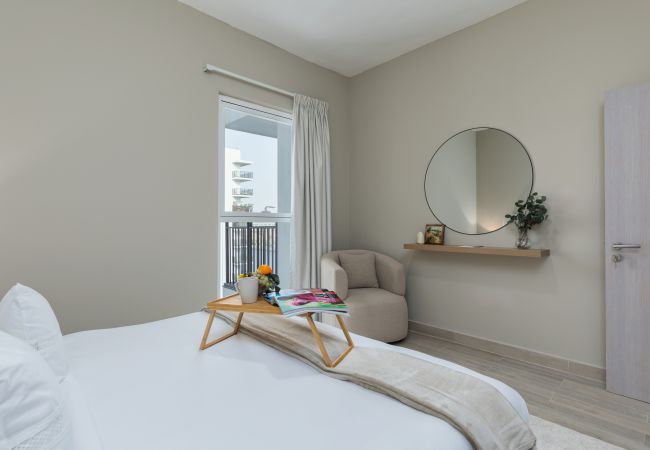 Apartment in Abu Dhabi - Modern Hideaway w/ Canal Views on Yas Island Apartment in Abu Dhabi - Modern Hideaway w/ Canal Views on Yas Island