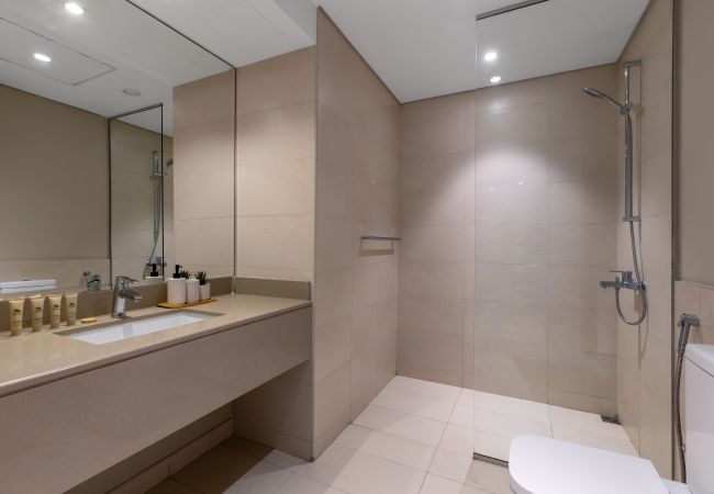 Apartment in Abu Dhabi - Modern Hideaway w/ Canal Views on Yas Island Apartment in Abu Dhabi - Modern Hideaway w/ Canal Views on Yas Island