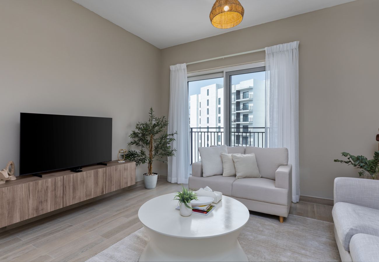 Discover the allure of Yas Island with our modern holiday rental hideaway featuring a canal views. Close to main attractions in Abu Dhabi. Call us now