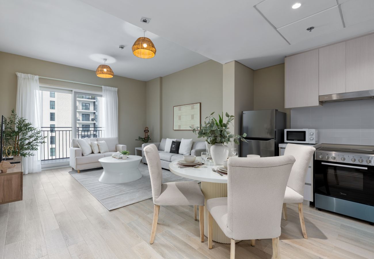 Discover the allure of Yas Island with our modern holiday rental hideaway featuring a canal views. Close to main attractions in Abu Dhabi. Call us now