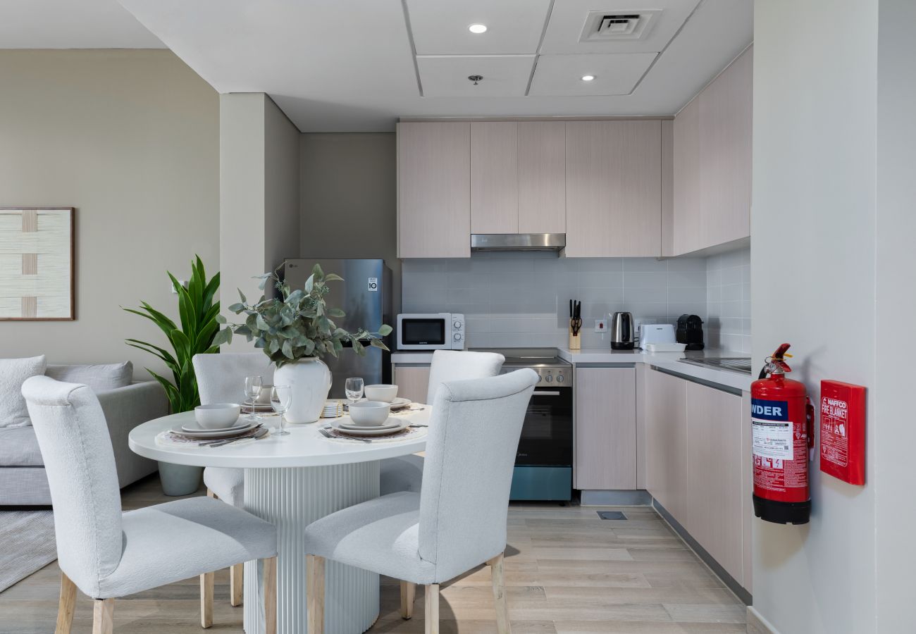 Apartment in Abu Dhabi - Modern Hideaway w/ Canal Views on Yas Island