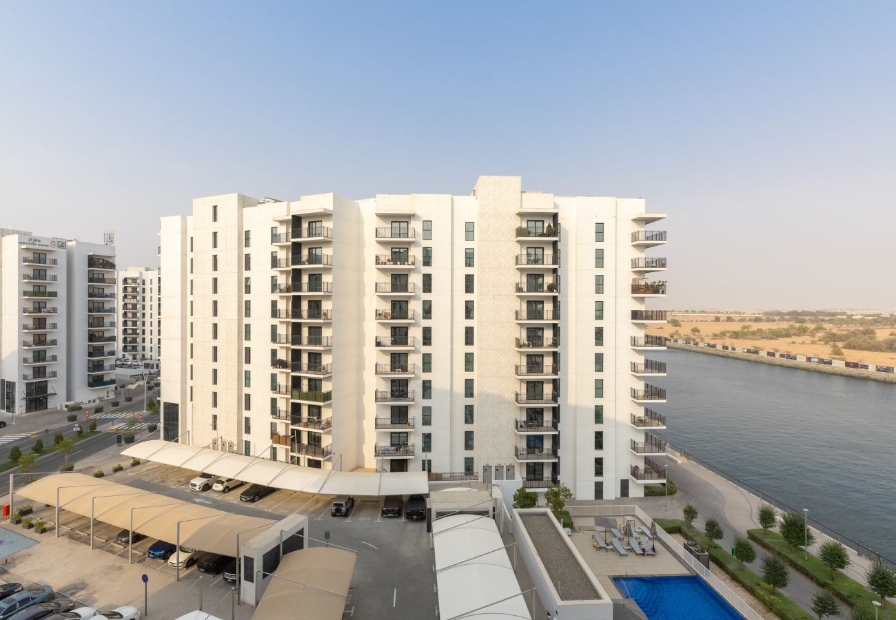 Apartment in Abu Dhabi - Modern Hideaway w/ Canal Views on Yas Island