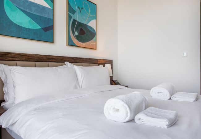 Apartment in Dubai - Chic Coastal Escape w/ Open Sea Vws on Palm Entry  Apartment in Dubai - Chic Coastal Escape w/ Open Sea Vws on Palm Entry