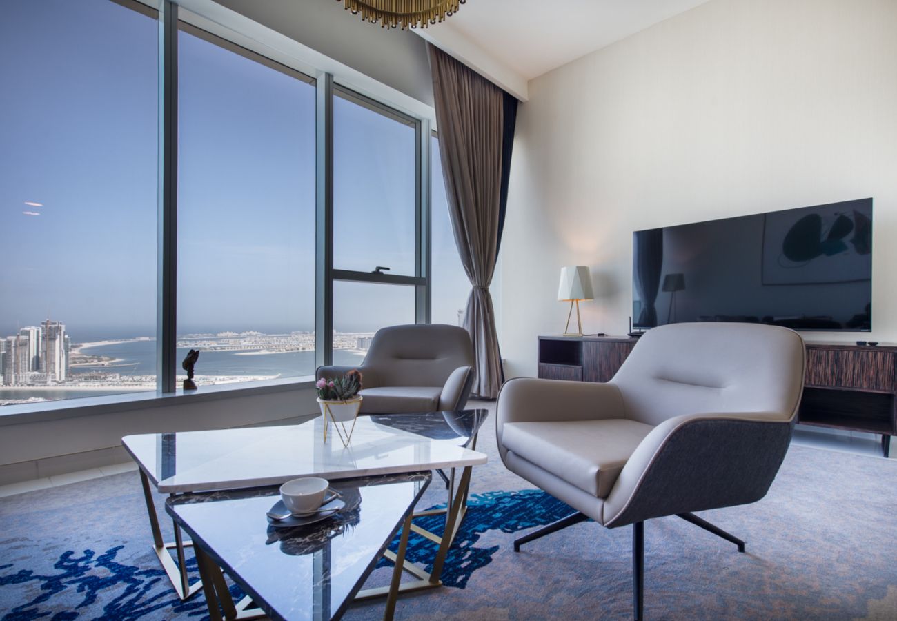 Chic coastal rental escape with open sea views on Palm Jumeirah entry