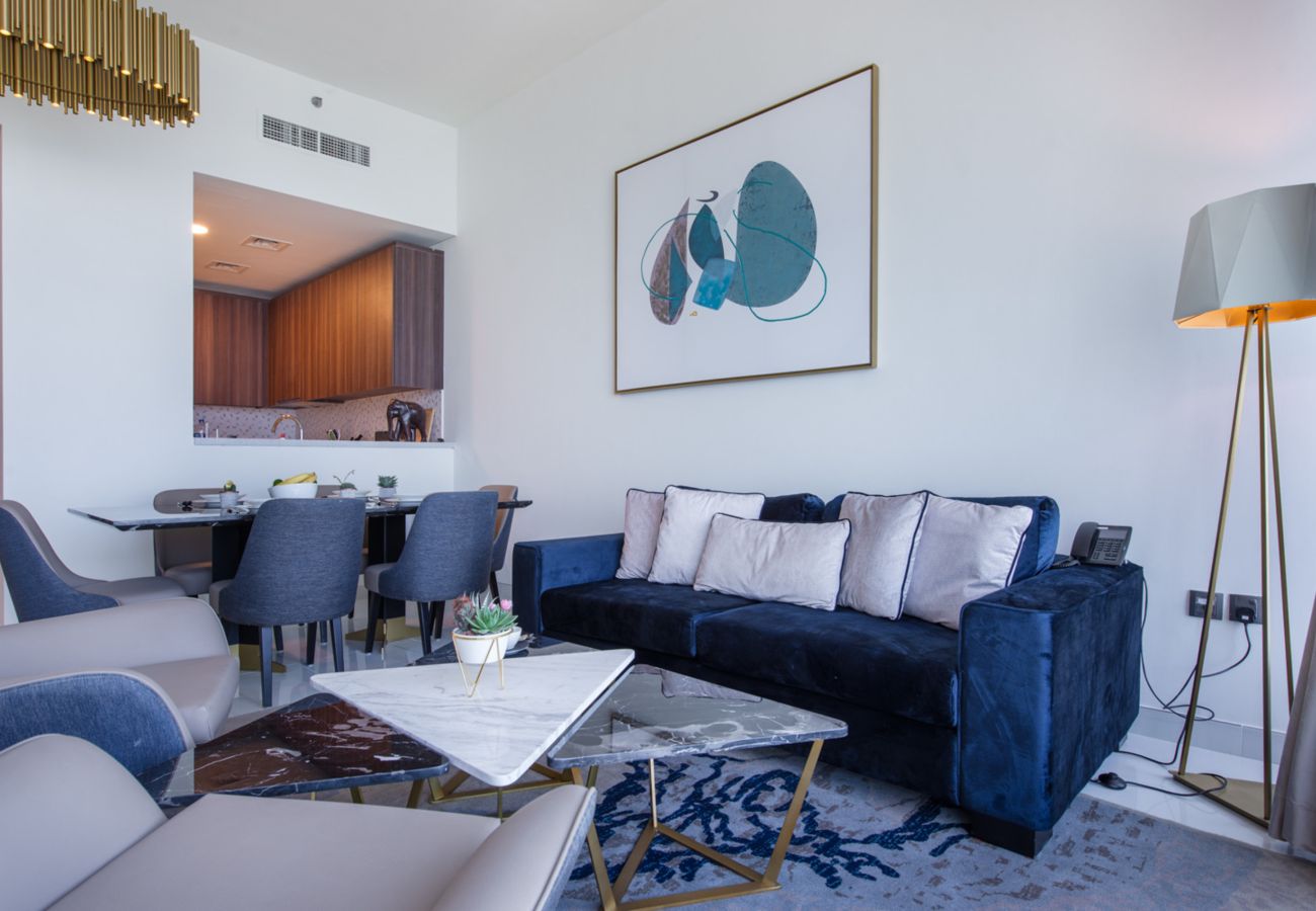 Apartment in Dubai - Chic Coastal Escape w/ Open Sea Vws on Palm Entry 