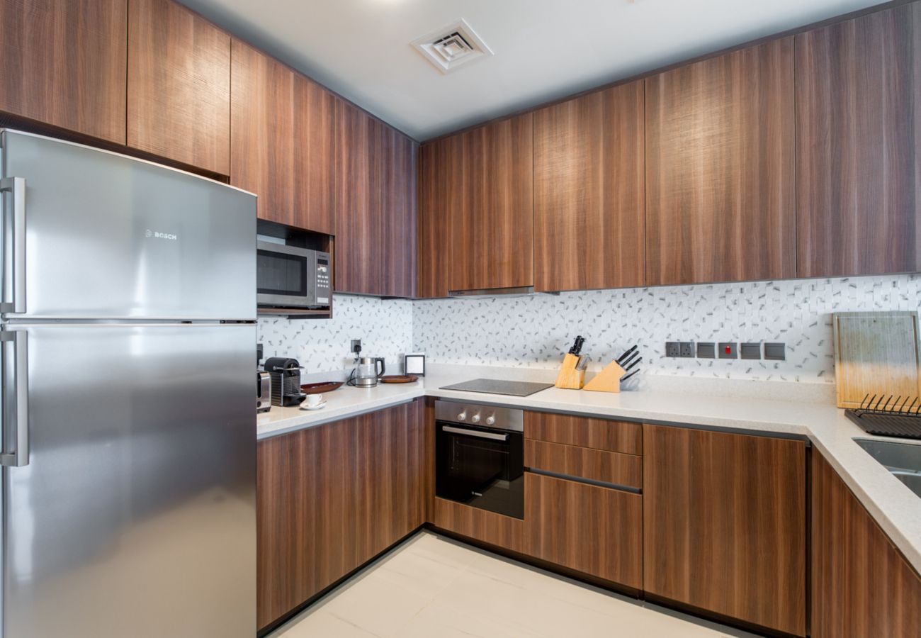 Apartment in Dubai - Chic Coastal Escape w/ Open Sea Vws on Palm Entry 