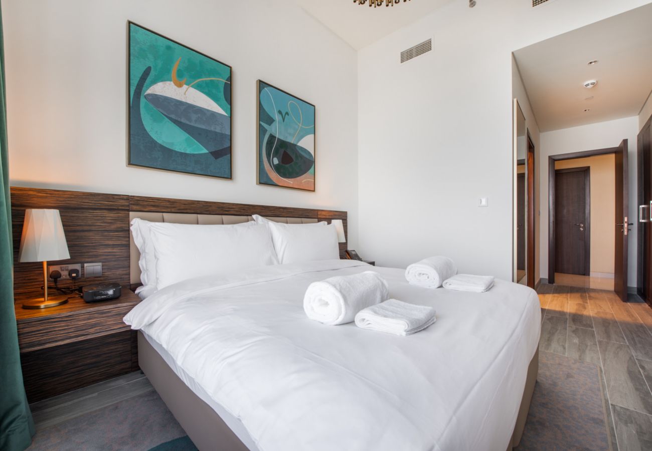 Apartment in Dubai - Chic Coastal Escape w/ Open Sea Vws on Palm Entry 