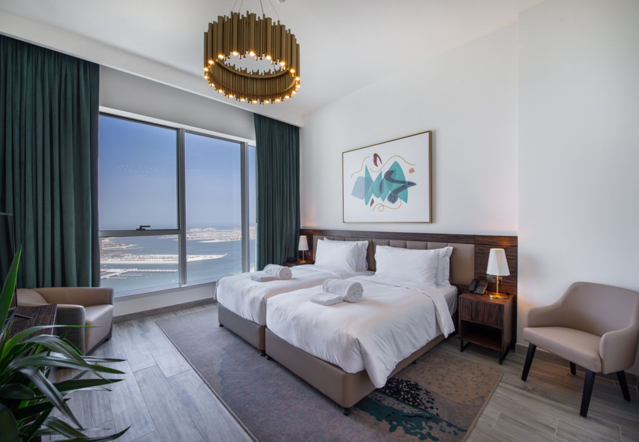 Apartment in Dubai - Chic Coastal Escape w/ Open Sea Vws on Palm Entry 