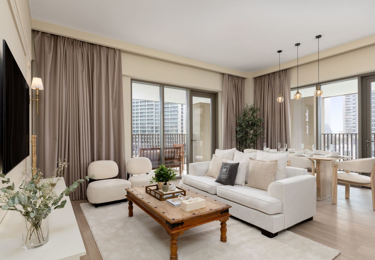 Experience luxury at its finest in our creekside elegant holiday rental at Dubai Creek Beach, boasting canal views and amazing facilities. Call us, co