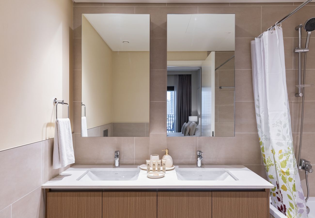 Apartment in Dubai -  Creekside Elegance w/ Canal Vws at Creek Beach 