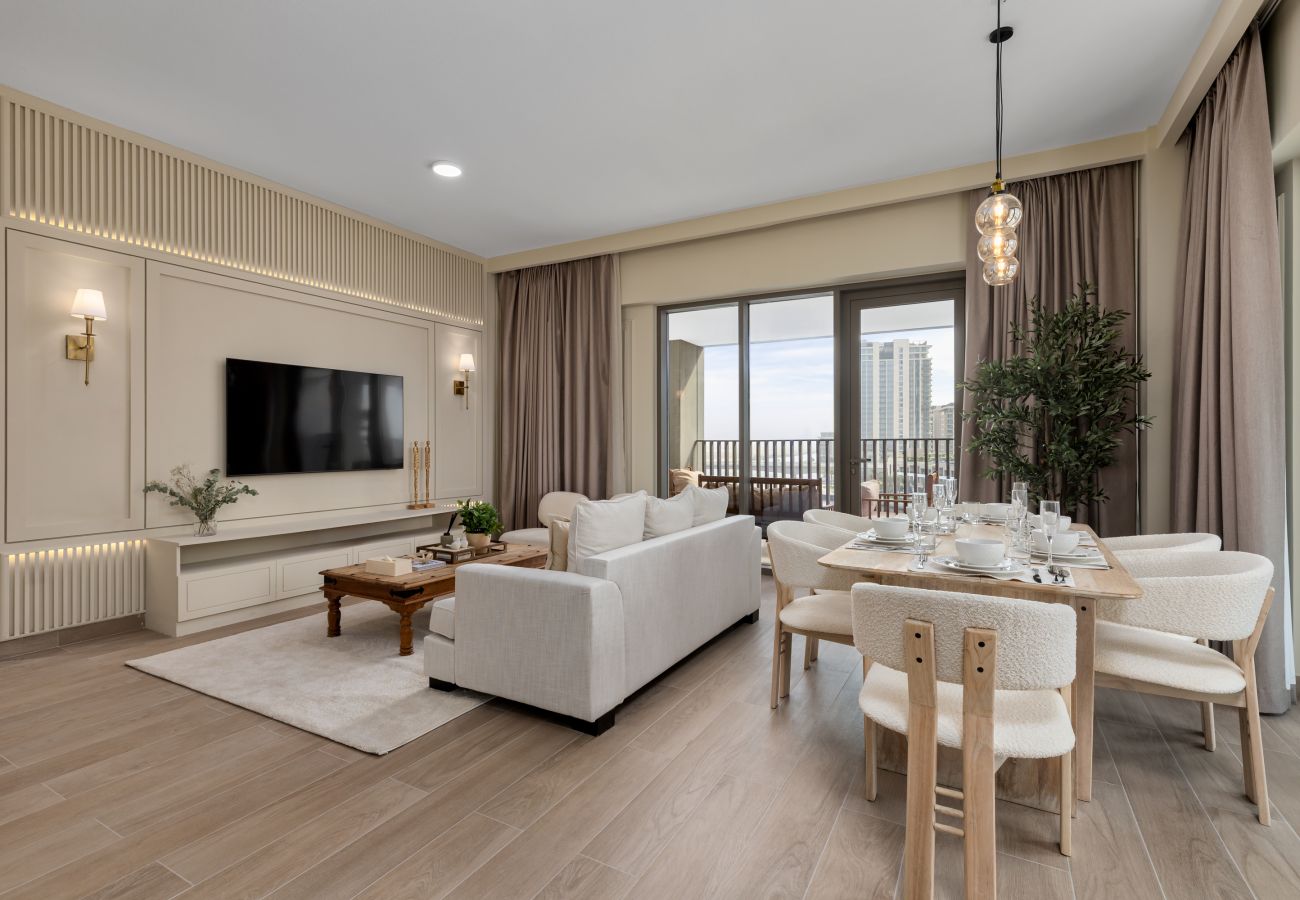 Experience luxury at its finest in our creekside elegant holiday rental at Dubai Creek Beach, boasting canal views and amazing facilities. Call us, co