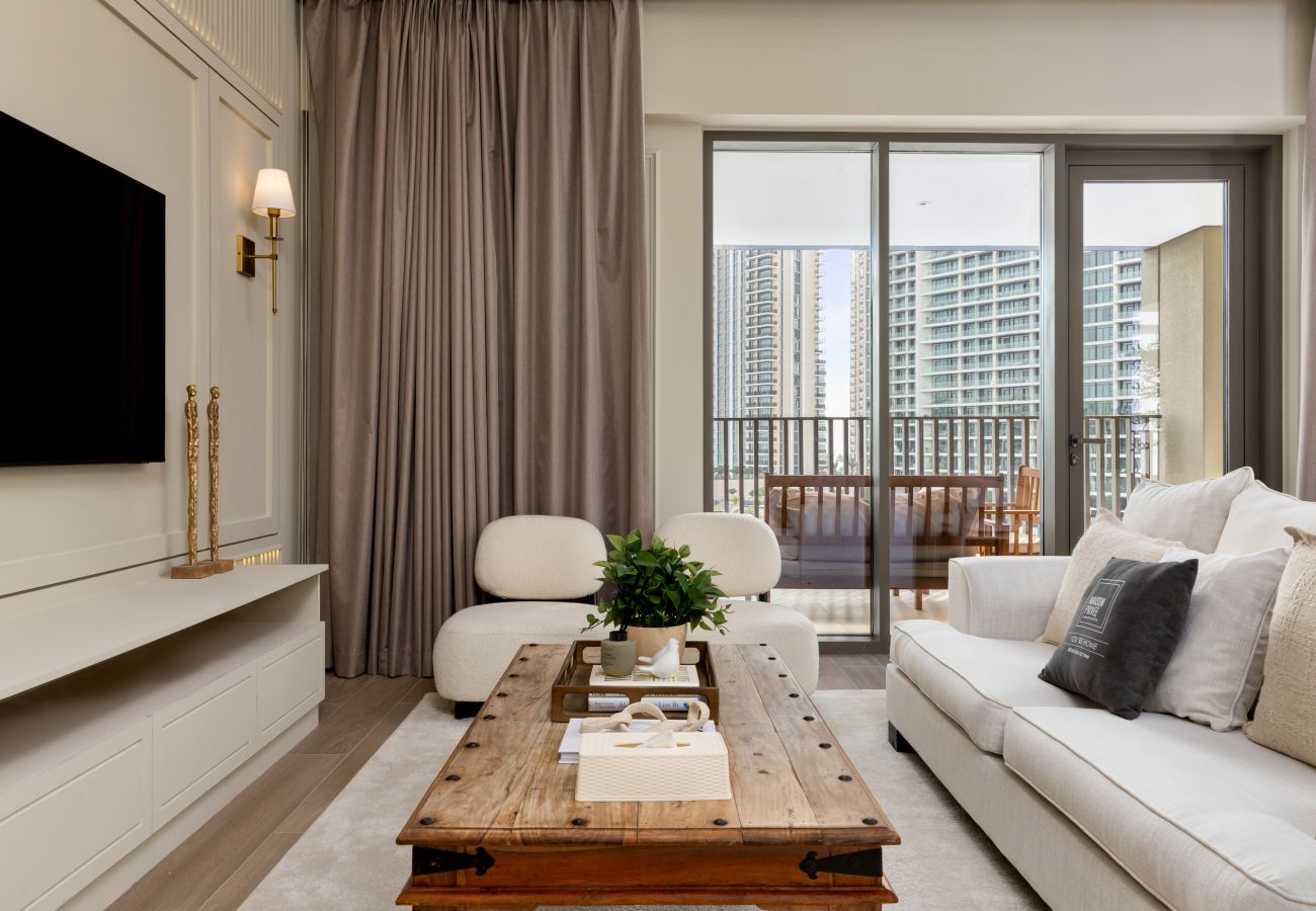 Experience luxury at its finest in our creekside elegant holiday rental at Dubai Creek Beach, boasting canal views and amazing facilities. Call us, co