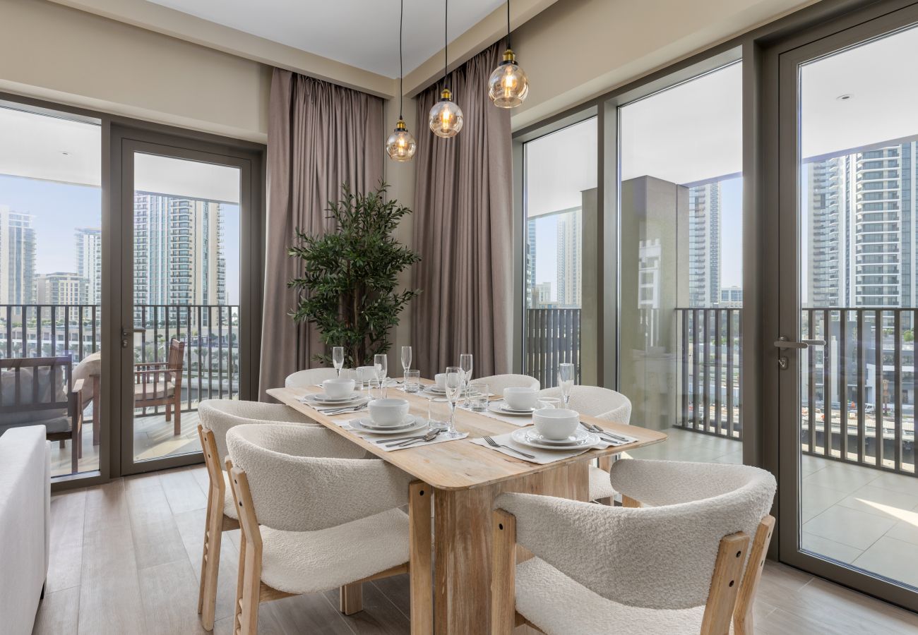 Experience luxury at its finest in our creekside elegant holiday rental at Dubai Creek Beach, boasting canal views and amazing facilities. Call us, co