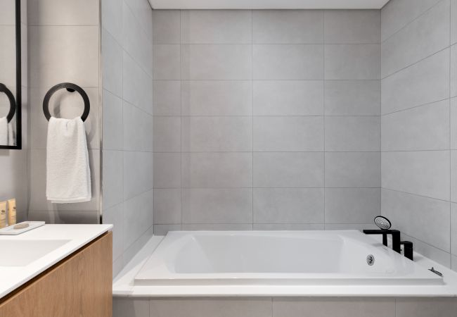 Apartment in Dubai - Sky-High Panoramic Apt w/ Iconic Burj Khalifa Vws   Apartment in Dubai - Sky-High Panoramic Apt w/ Iconic Burj Khalifa Vws