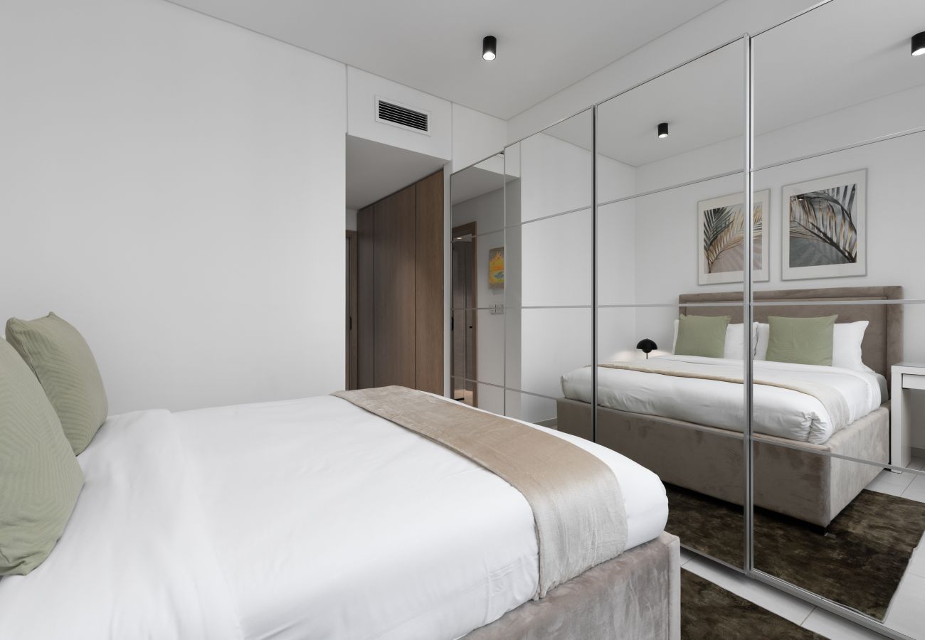 Apartment in Dubai - Sky-High Panoramic Apt w/ Iconic Burj Khalifa Vws  