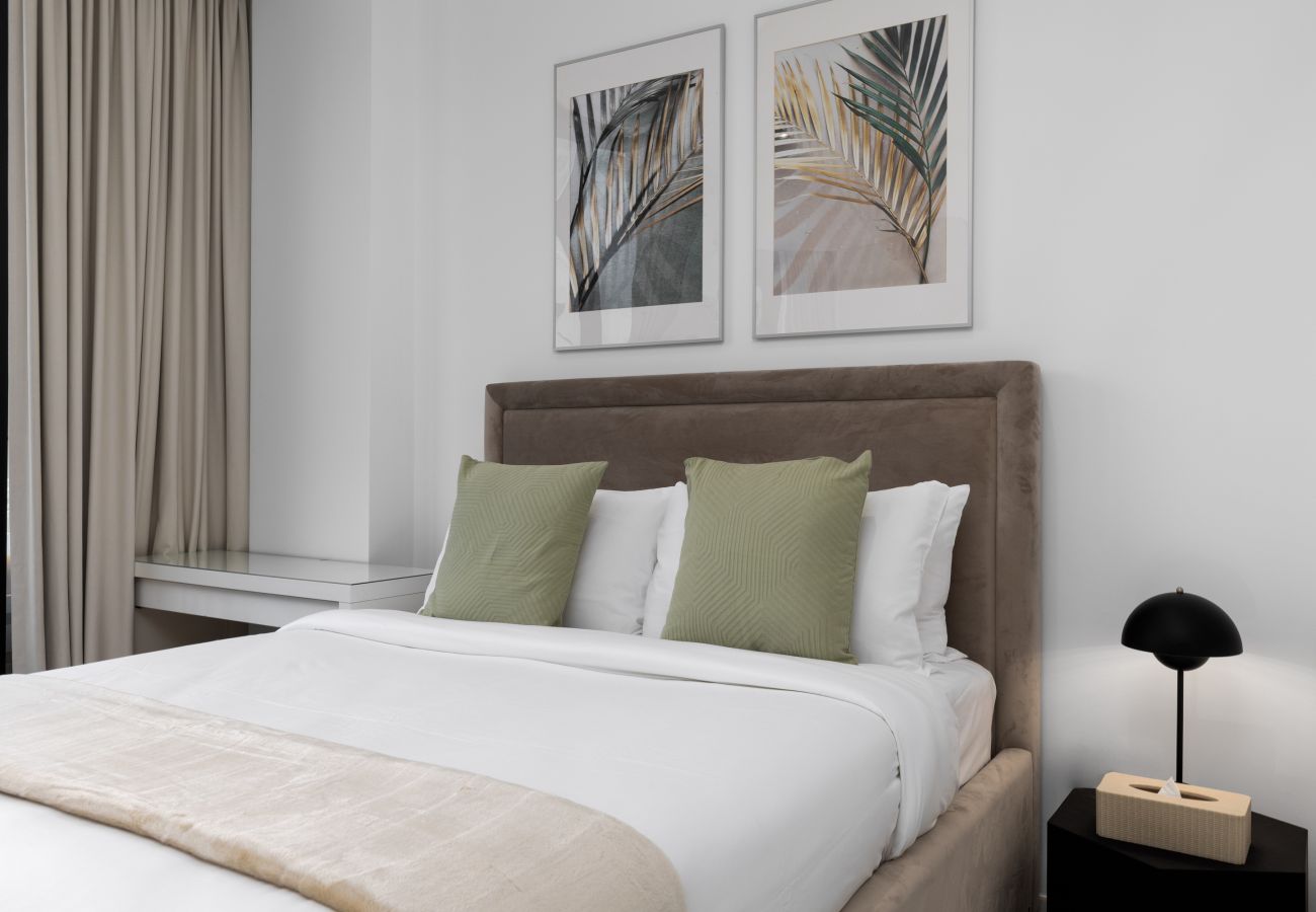 Apartment in Dubai - Sky-High Panoramic Apt w/ Iconic Burj Khalifa Vws  