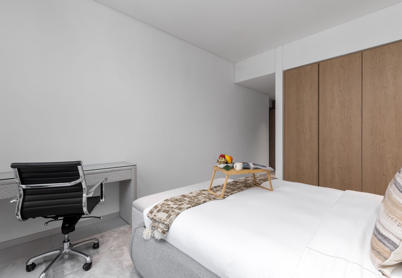 Apartment in Dubai - Sky-High Panoramic Apt w/ Iconic Burj Khalifa Vws  
