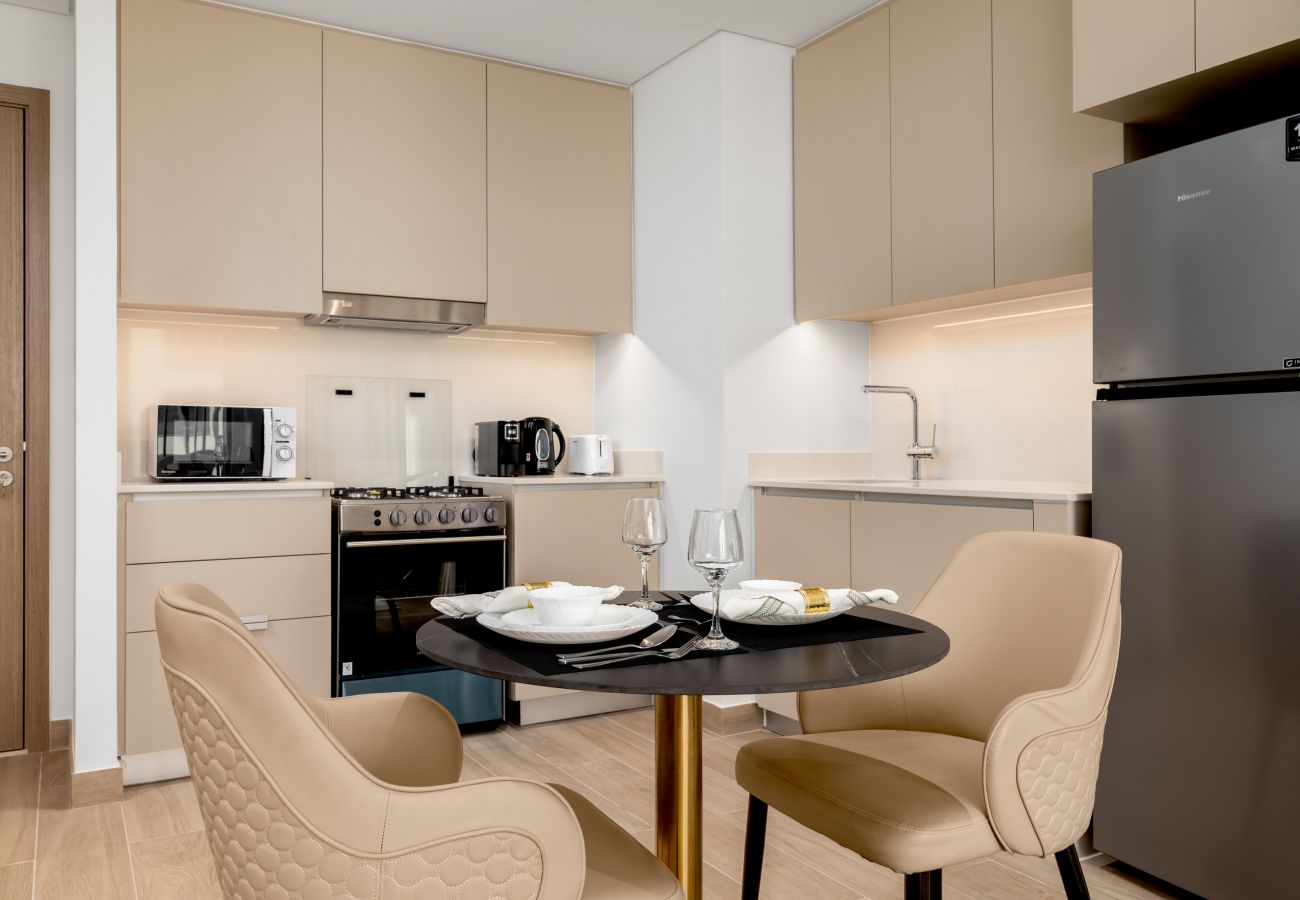 Apartment in Dubai - Charming Urban Escape w/ Resort-Style Facilities 