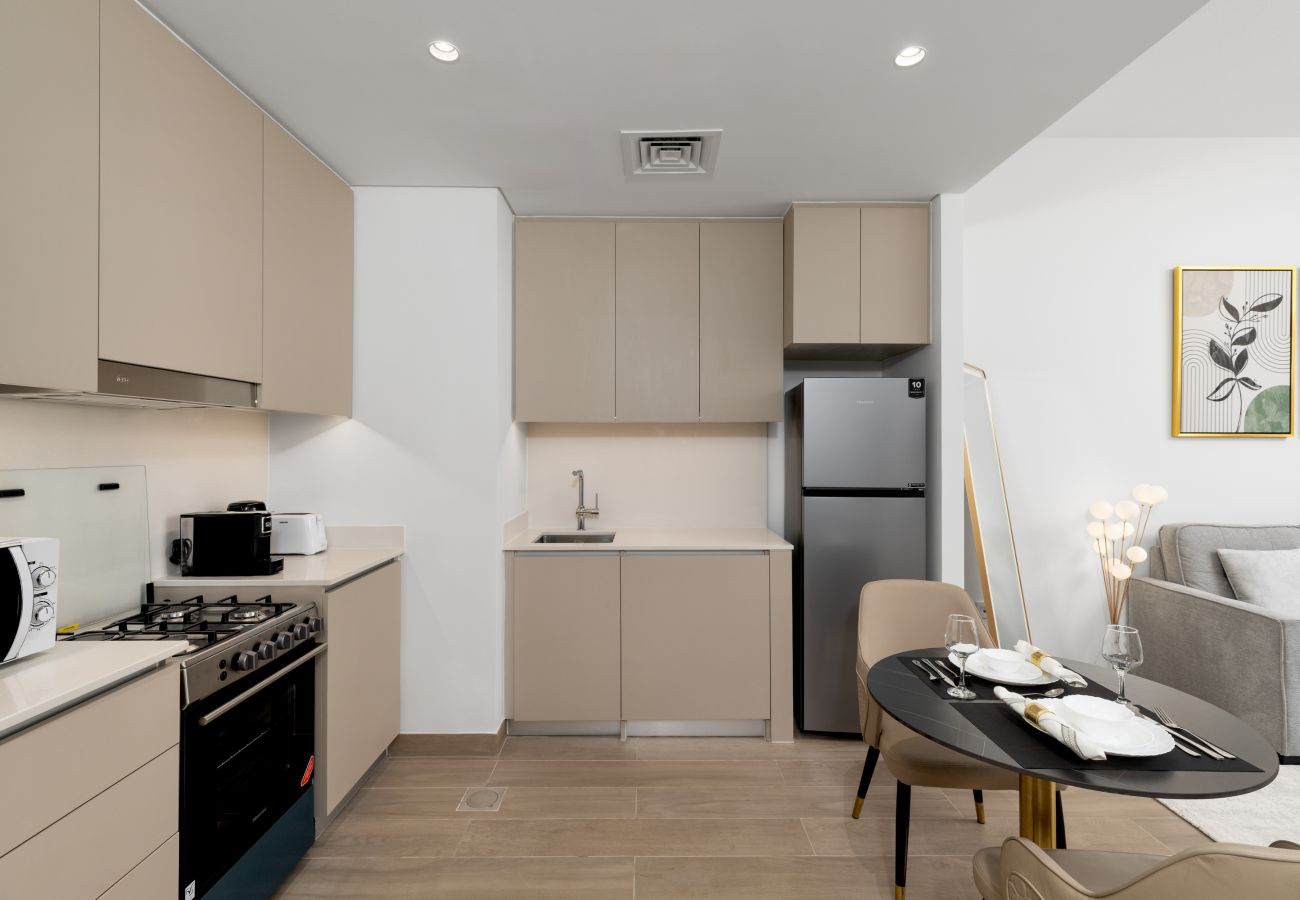 Apartment in Dubai - Charming Urban Escape w/ Resort-Style Facilities 