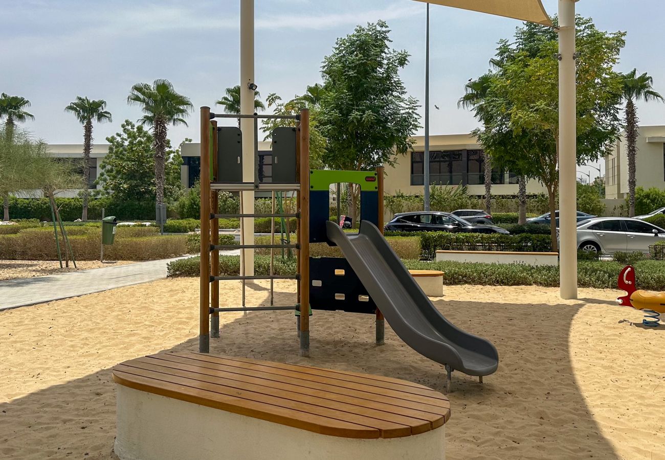 Studio in Dubai - Stylish Studio w/ Top Facilities in Damac Hills