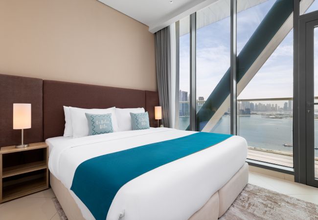 Apartment in Dubai - Elegant Palm Retreat w/ Iconic Sea & Marina Vws  Apartment in Dubai - Elegant Palm Retreat w/ Iconic Sea & Marina Vws