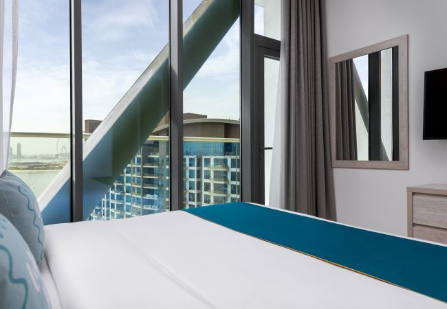 Apartment in Dubai - Elegant Palm Retreat w/ Iconic Sea & Marina Vws  Apartment in Dubai - Elegant Palm Retreat w/ Iconic Sea & Marina Vws