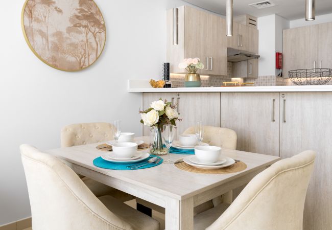 Apartment in Dubai - Elegant Palm Retreat w/ Iconic Sea & Marina Vws  Apartment in Dubai - Elegant Palm Retreat w/ Iconic Sea & Marina Vws