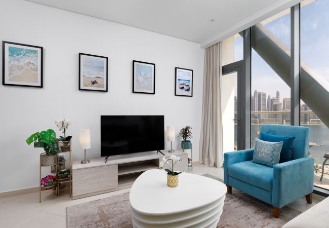 Apartment in Dubai - Elegant Palm Retreat w/ Iconic Sea & Marina Vws  Apartment in Dubai - Elegant Palm Retreat w/ Iconic Sea & Marina Vws