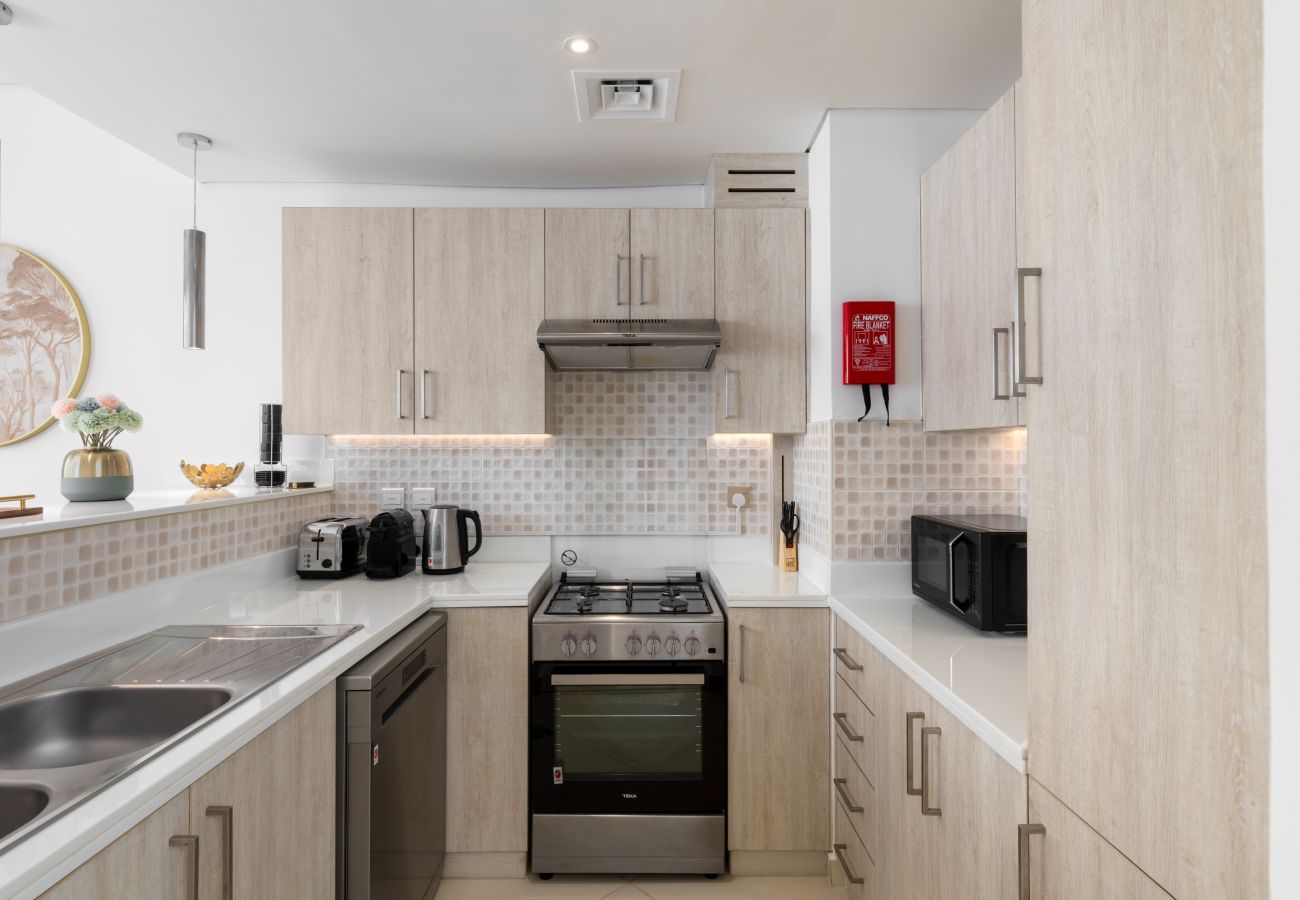 Apartment in Dubai - Elegant Palm Retreat w/ Iconic Sea & Marina Vws 