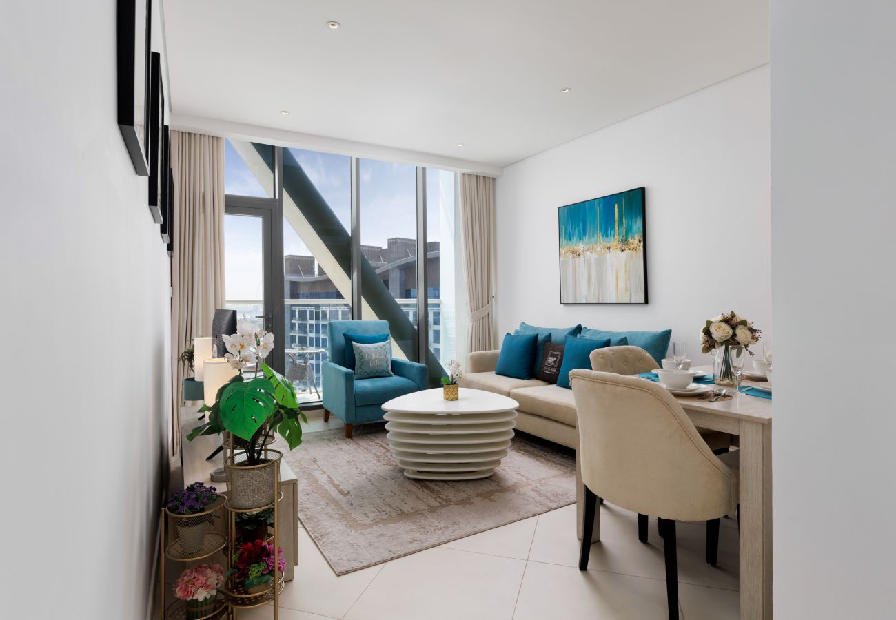 Elegant holiday rental with stunning sea and Marina views in Dubai