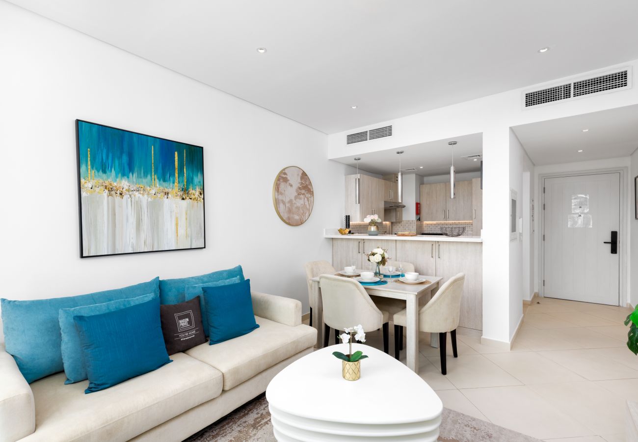 Apartment in Dubai - Elegant Palm Retreat w/ Iconic Sea & Marina Vws 