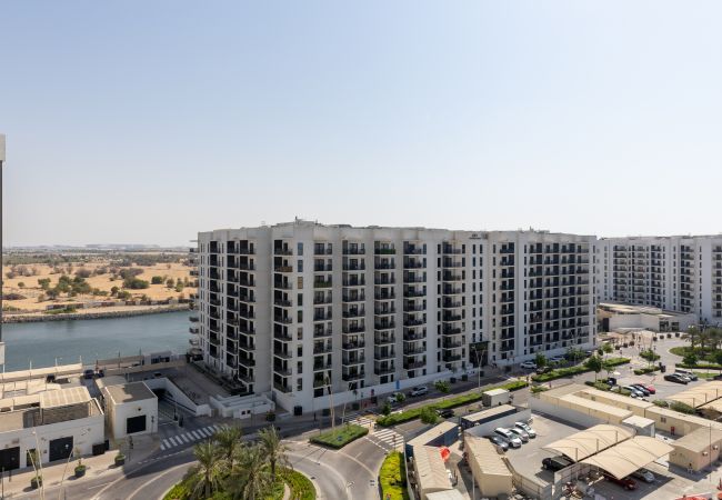 Apartment in Abu Dhabi - Sleek Yas Getaway w/ Ferrari World & Canal Views Apartment in Abu Dhabi - Sleek Yas Getaway w/ Ferrari World & Canal Views