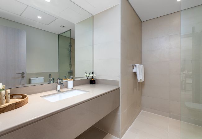 Apartment in Abu Dhabi - Sleek Yas Getaway w/ Ferrari World & Canal Views Apartment in Abu Dhabi - Sleek Yas Getaway w/ Ferrari World & Canal Views