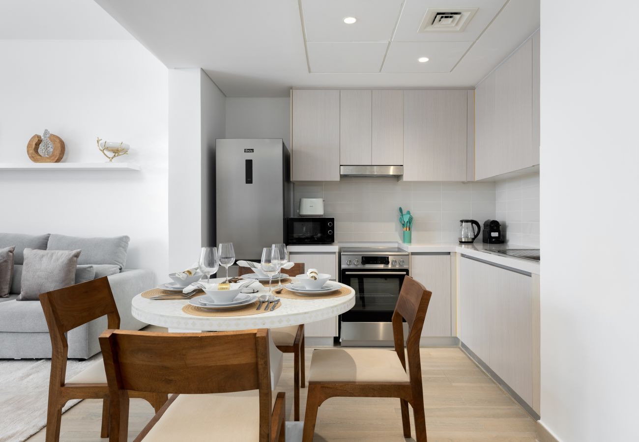 Apartment in Abu Dhabi - Sleek Yas Getaway w/ Ferrari World & Canal Views