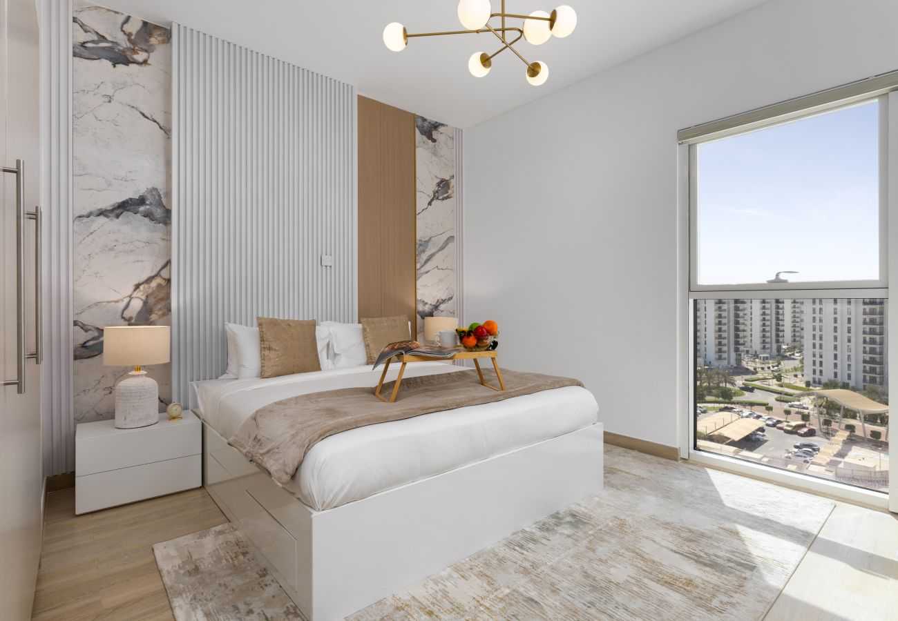 Apartment in Abu Dhabi - Sleek Yas Getaway w/ Ferrari World & Canal Views