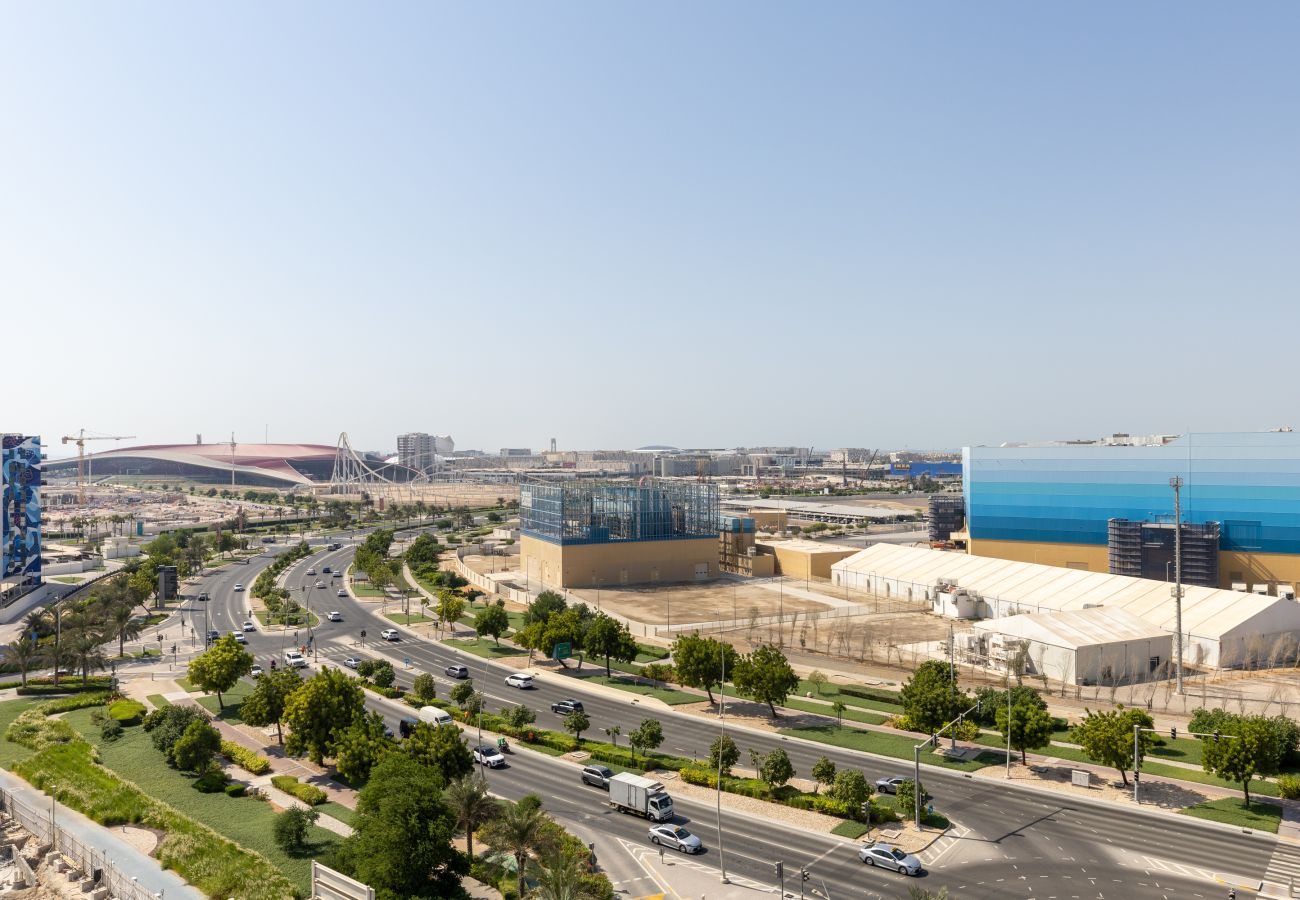 Apartment in Abu Dhabi - Sleek Yas Getaway w/ Ferrari World & Canal Views