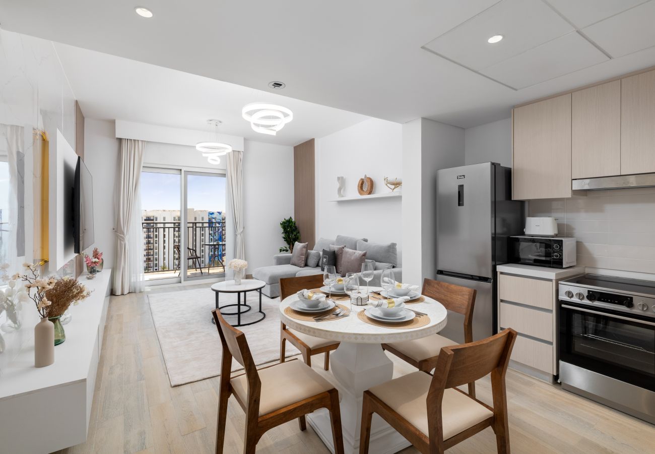 Discover the allure of Yas Island with our sleek holiday rental featuring Ferrari World and canal views, close to all main attractions in Abu Dhabi. C