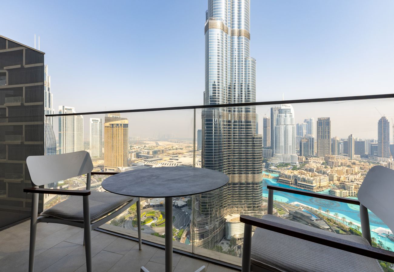 Experience luxury in our fabulous holiday rental with sensational Burj Khalifa views in Downtown Dubai. Your dream getaway awaits – learn more and boo
