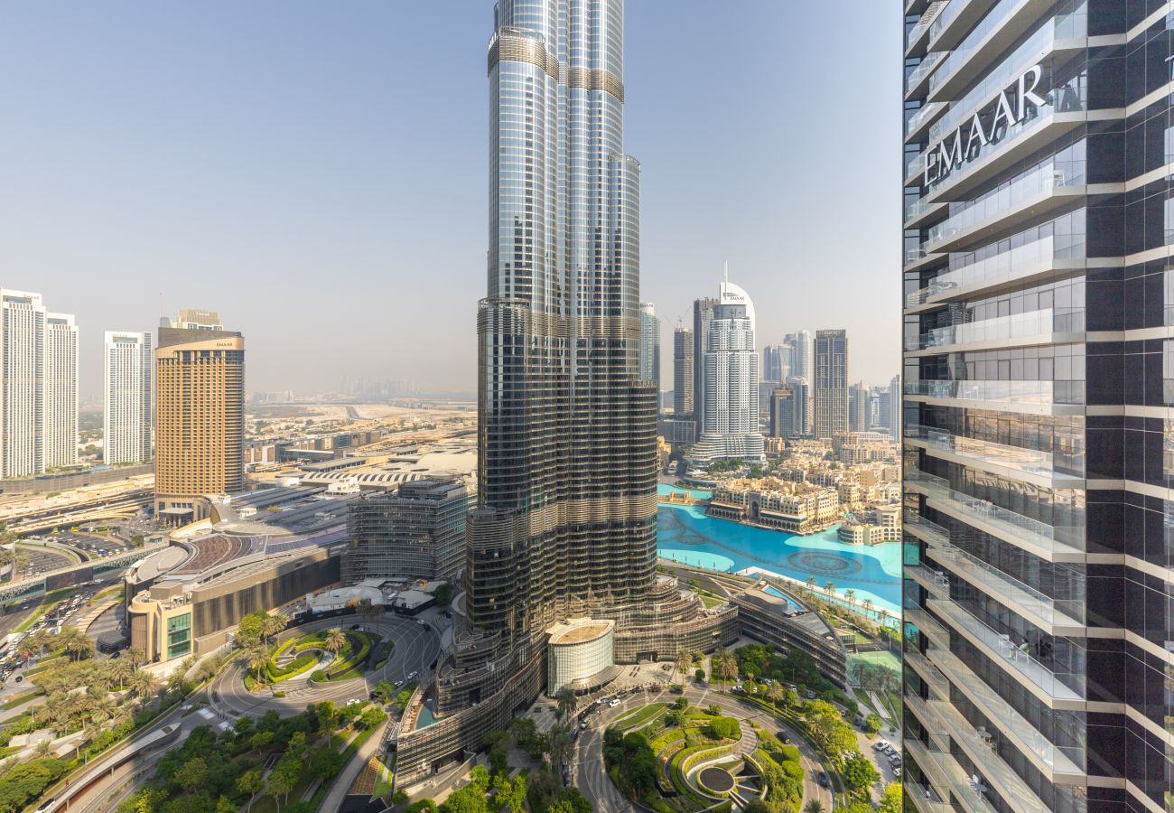 Experience luxury in our fabulous holiday rental with sensational Burj Khalifa views in Downtown Dubai. Your dream getaway awaits – learn more and boo