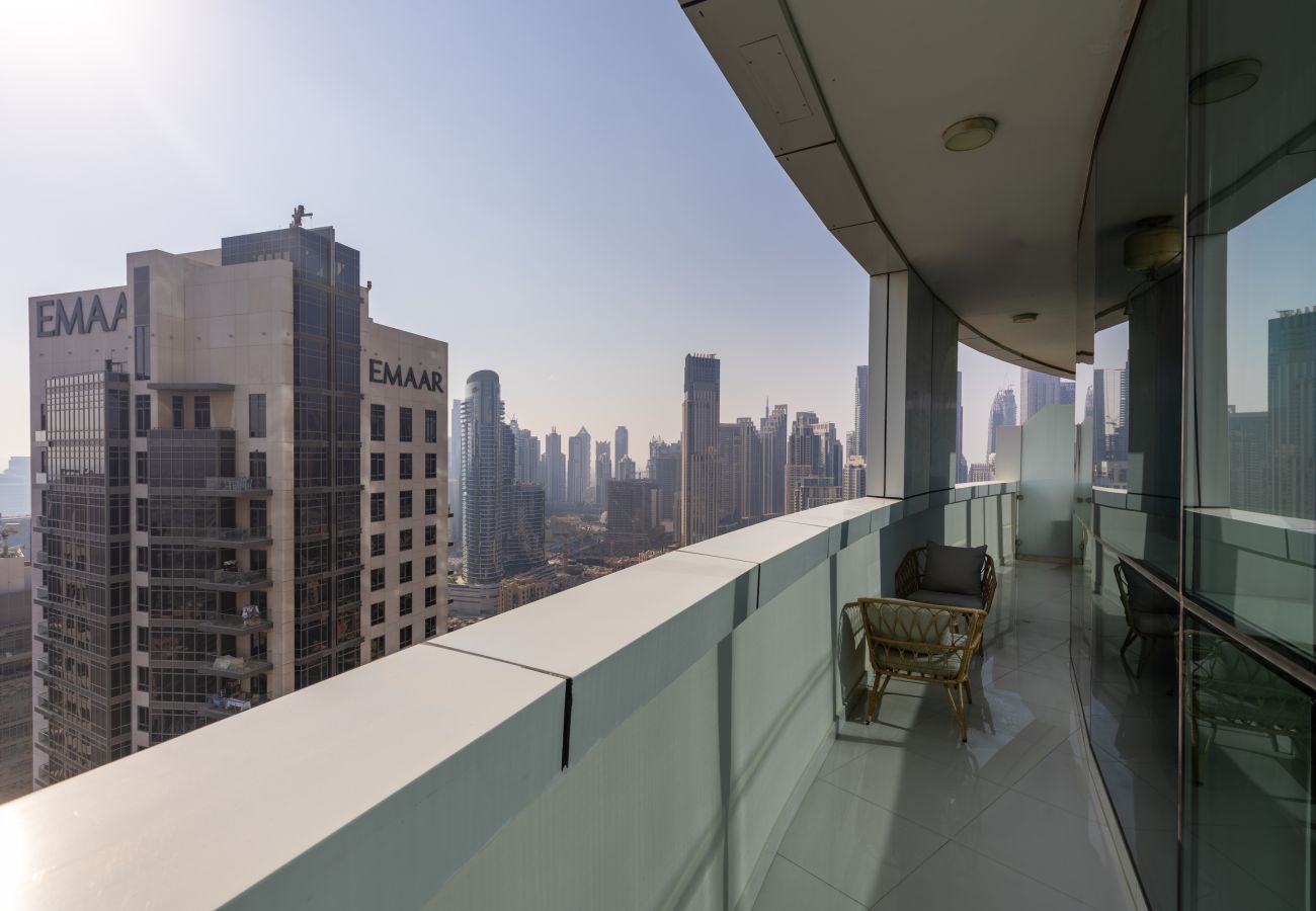 Apartment in Dubai - Dazzling Downtown Retreat w/ Panoramic City Views