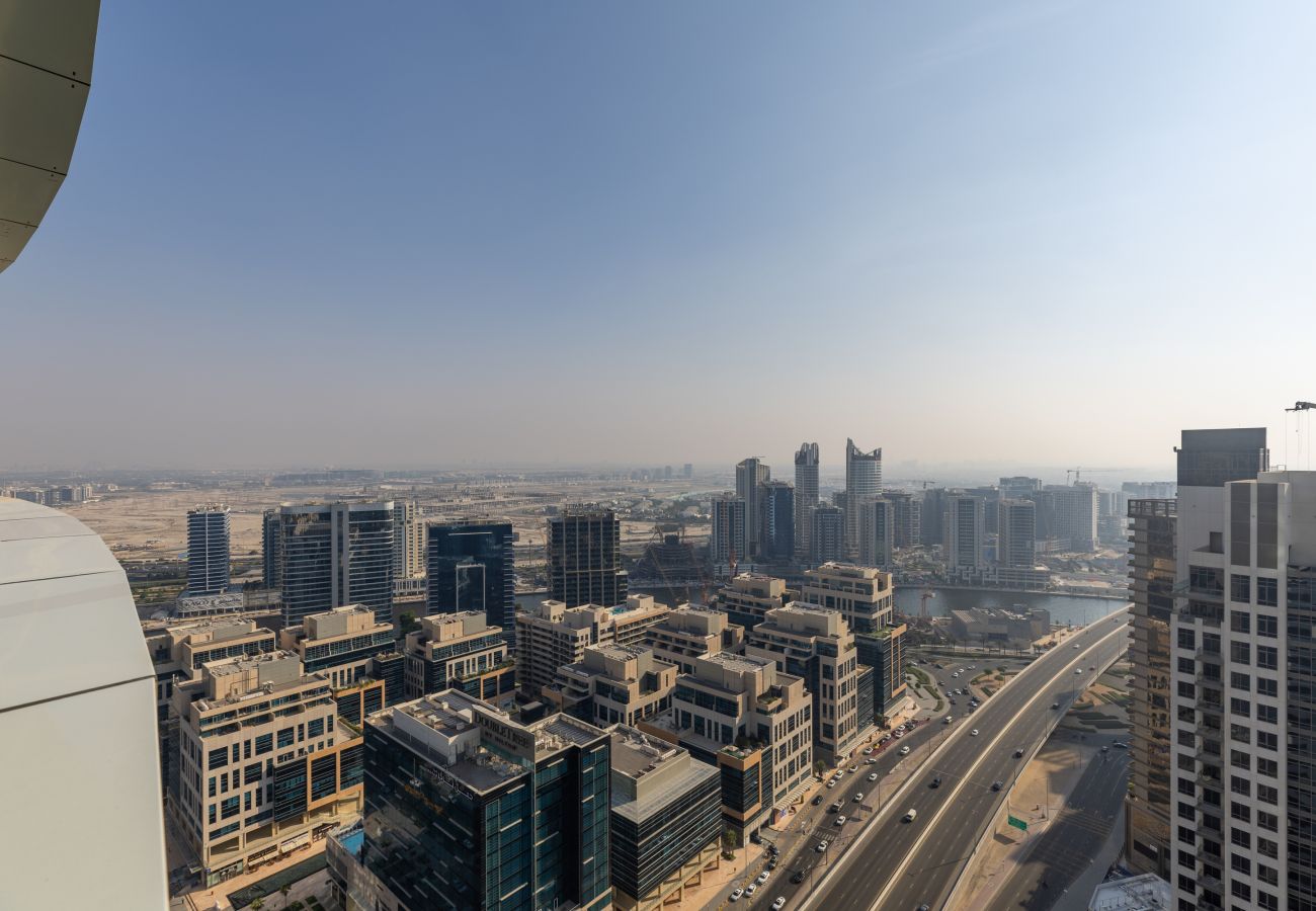 Apartment in Dubai - Dazzling Downtown Retreat w/ Panoramic City Views