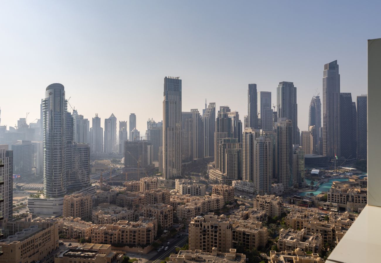 Apartment in Dubai - Dazzling Downtown Retreat w/ Panoramic City Views