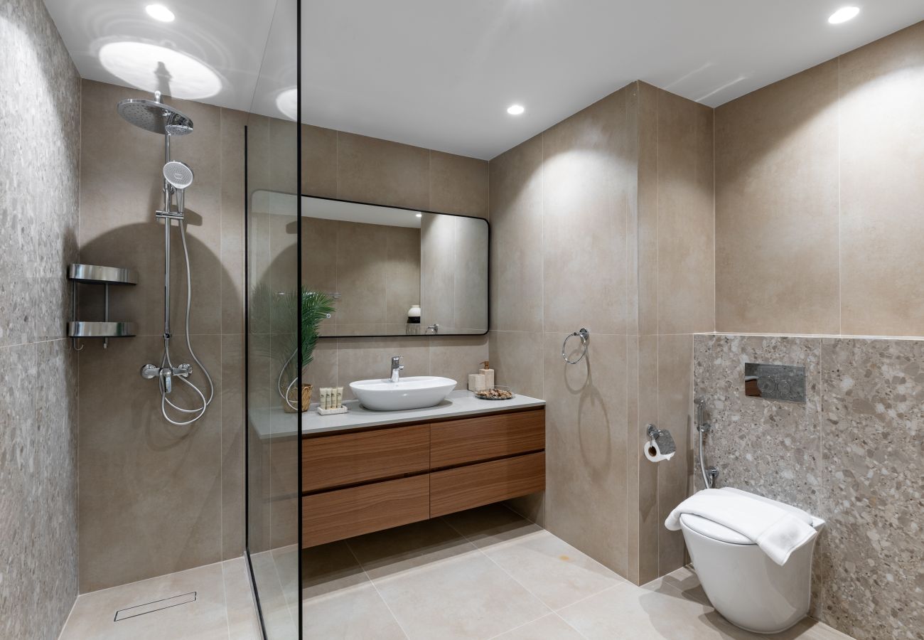 Apartment in Dubai - Dazzling Downtown Retreat w/ Panoramic City Views