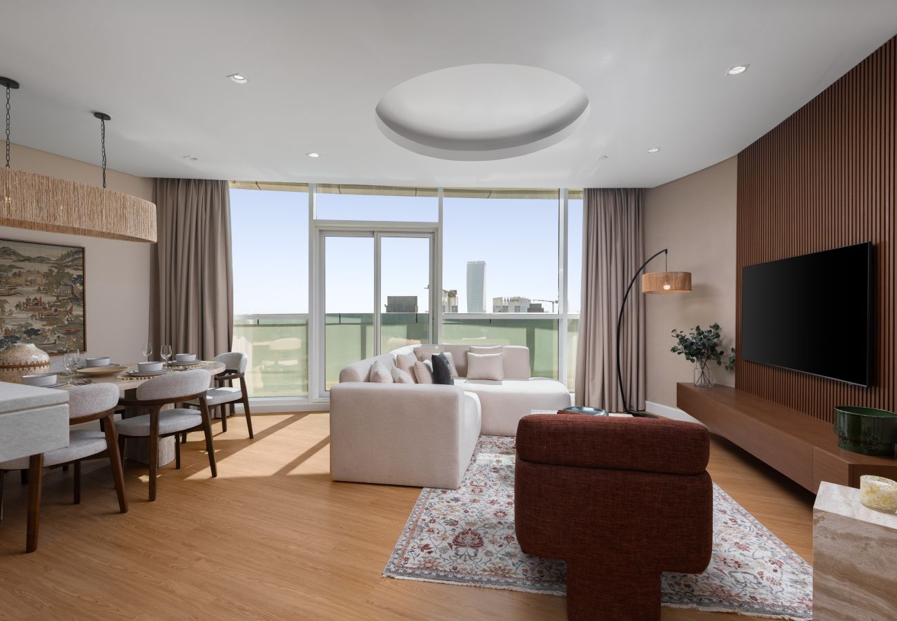 Apartment in Dubai - Dazzling Downtown Retreat w/ Panoramic City Views