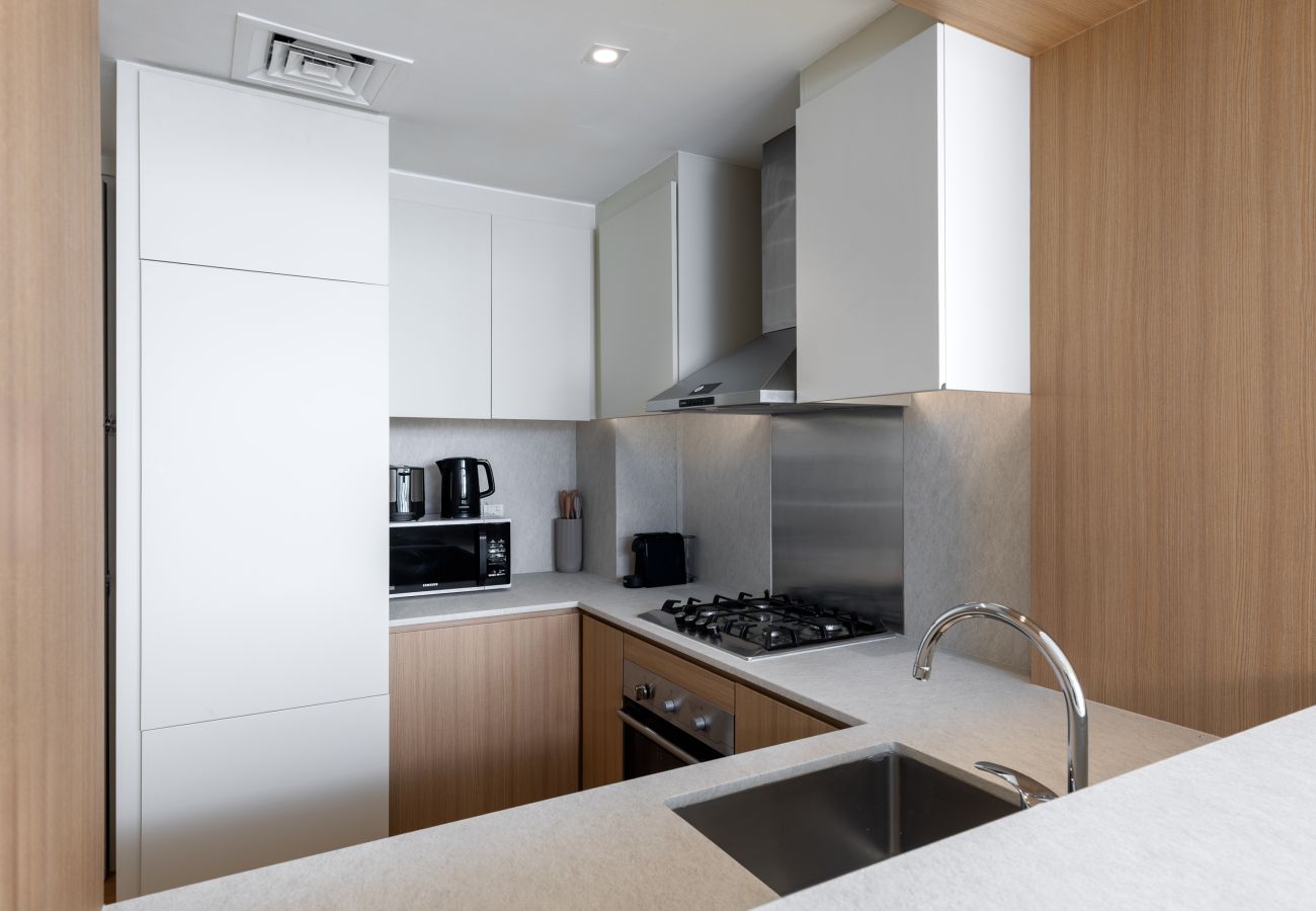 Apartment in Dubai - Dazzling Downtown Retreat w/ Panoramic City Views