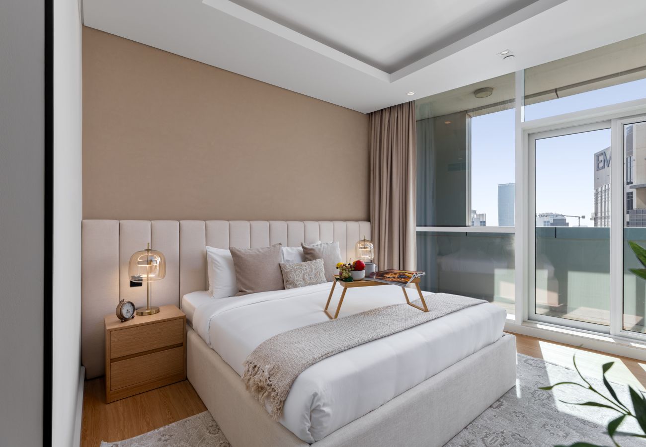 Apartment in Dubai - Dazzling Downtown Retreat w/ Panoramic City Views