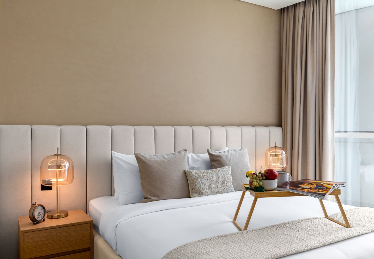 Apartment in Dubai - Dazzling Downtown Retreat w/ Panoramic City Views