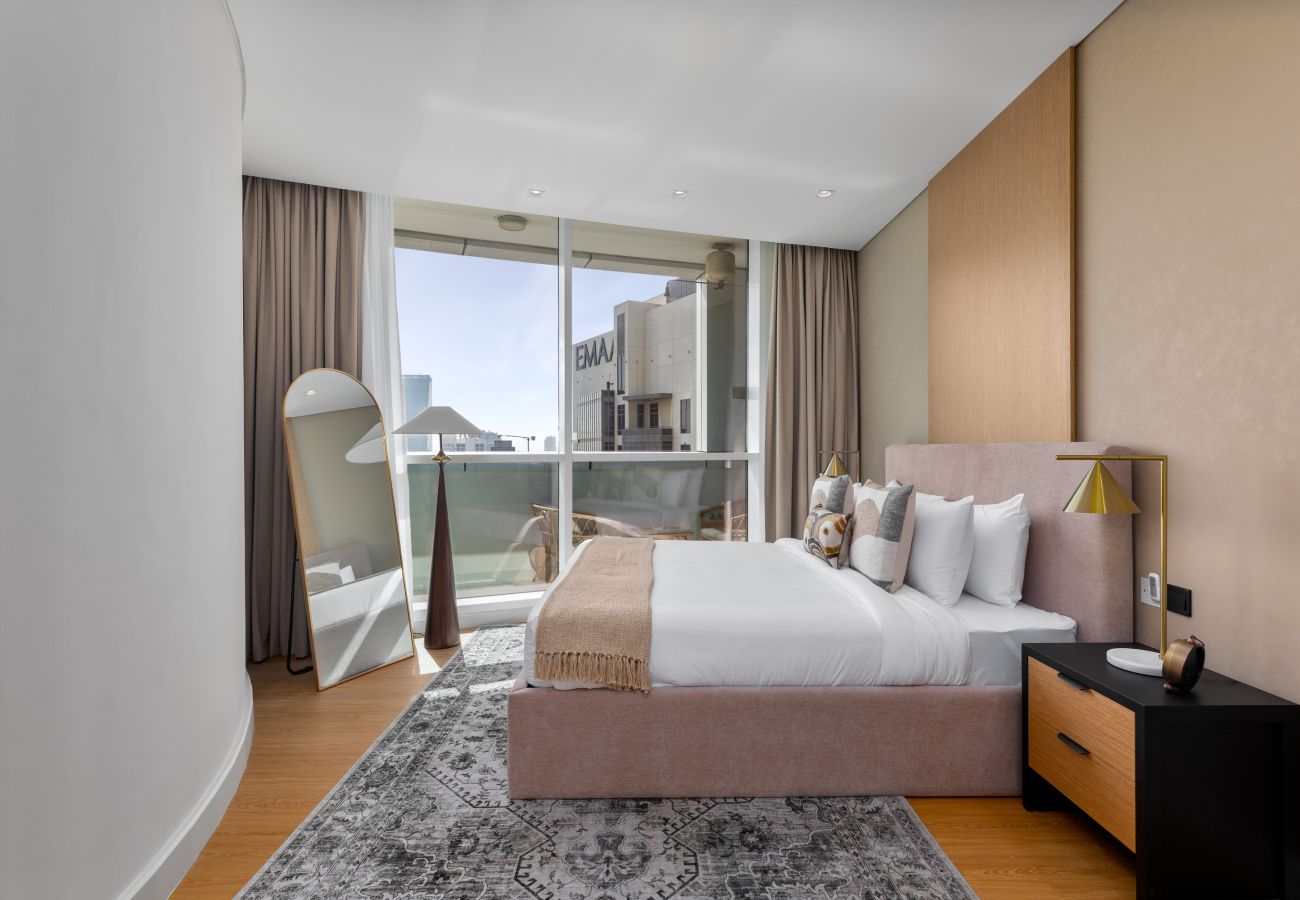 Apartment in Dubai - Dazzling Downtown Retreat w/ Panoramic City Views