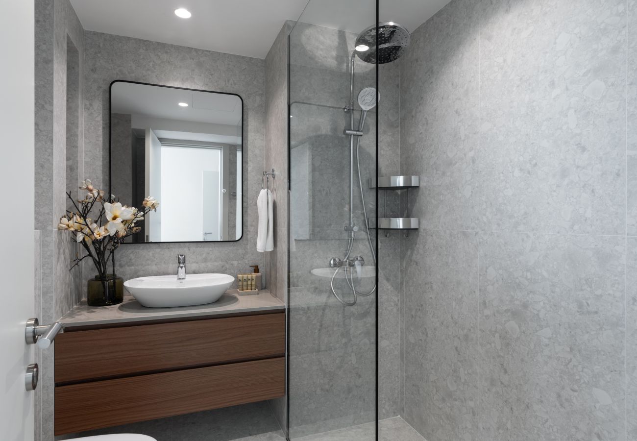 Apartment in Dubai - Dazzling Downtown Retreat w/ Panoramic City Views