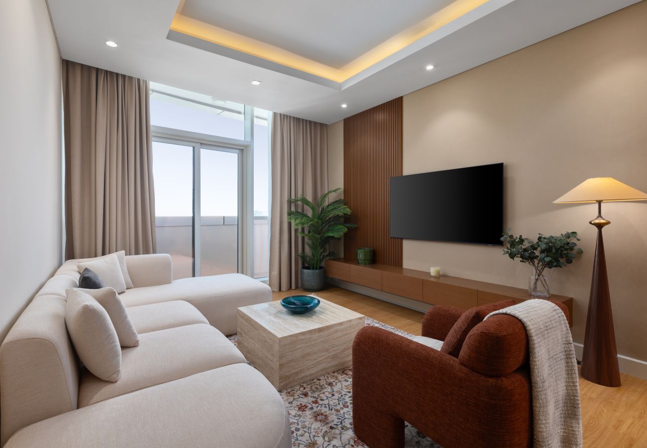 Chic holiday rental with panoramic cityscape views in Dubai